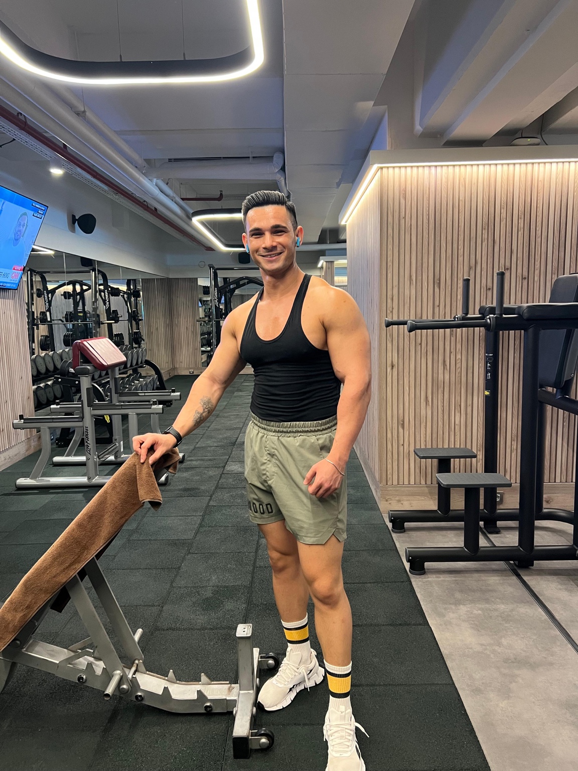 Anıl Kiriş spor salonunda